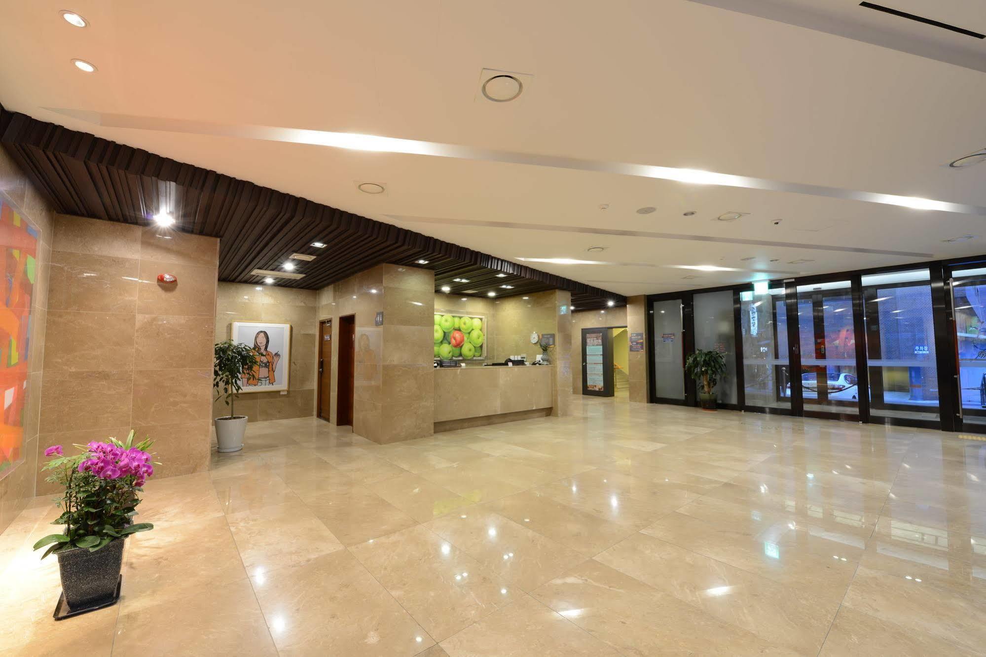 Hotel Travelodge Myeongdong Hall