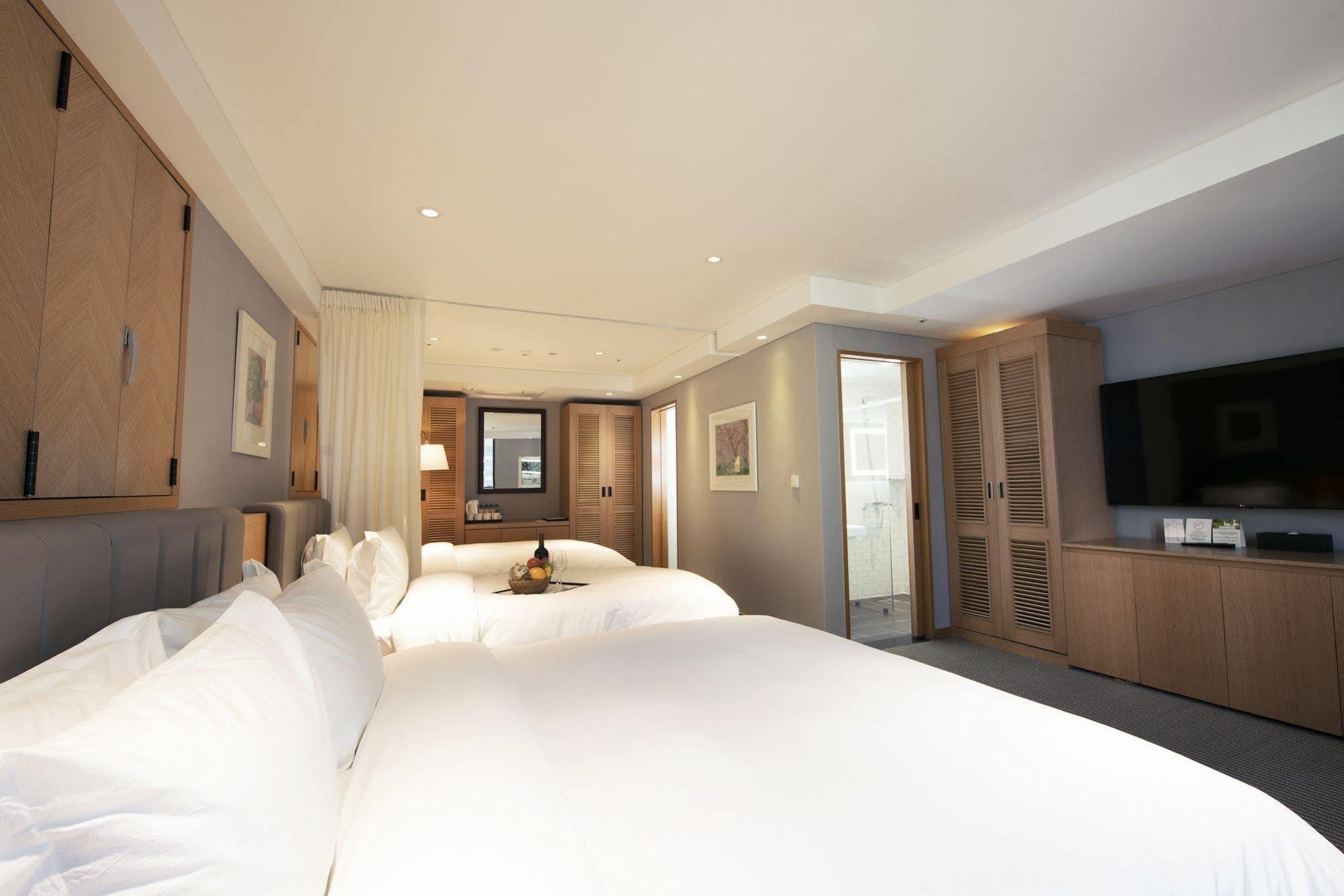 Travelodge Myeongdong Hall Seoul