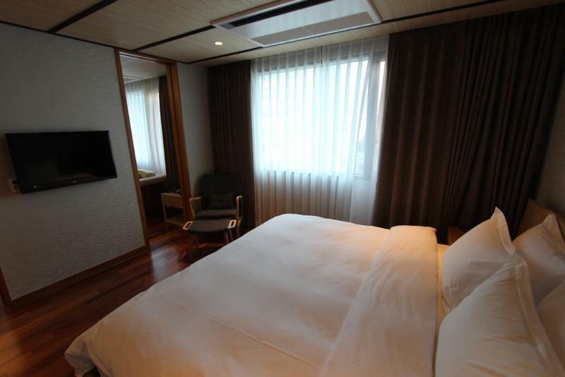 Travelodge Myeongdong Hall Hotel